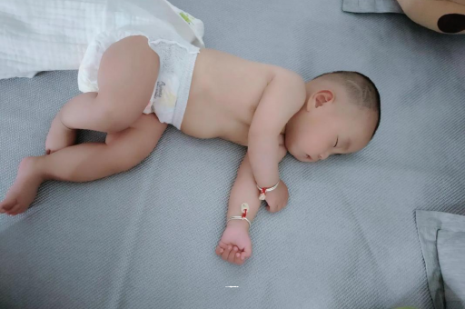 海北怀孕多久会显肚子